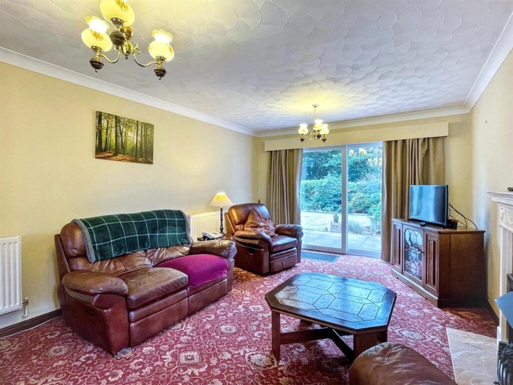 Westwood Park Drive, Leek, Staffordshire, ST13 8NG