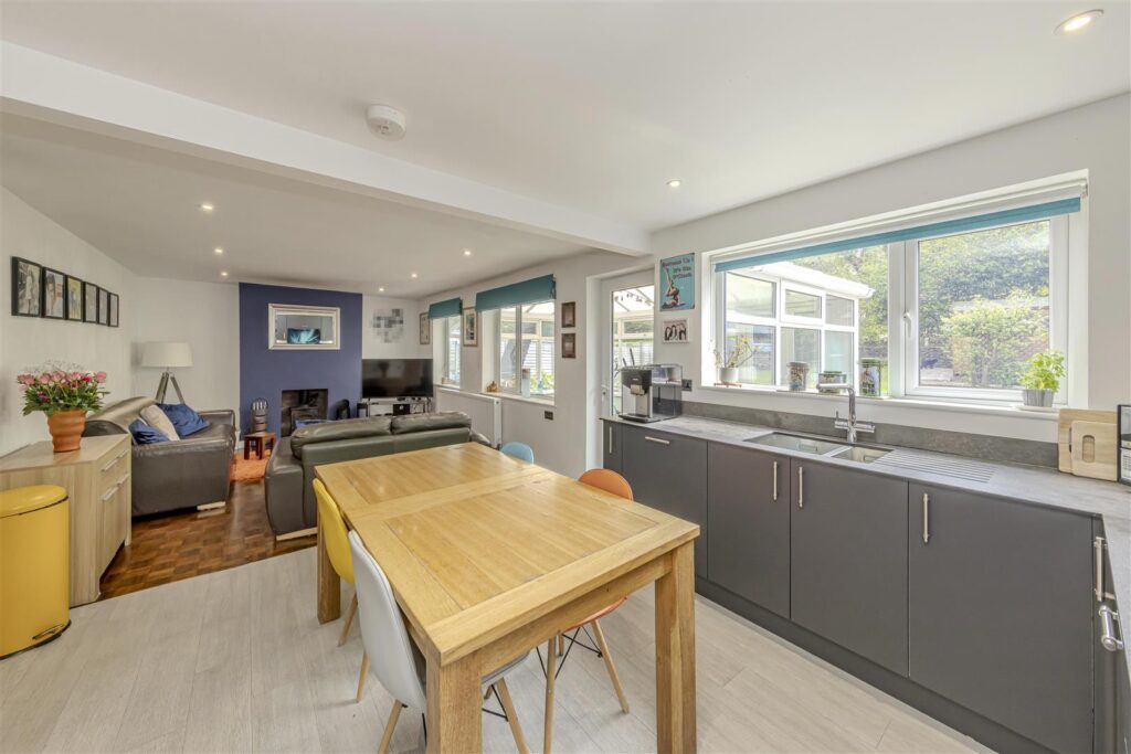 Errwood Avenue, Buxton, Derbyshire, SK17 9BD