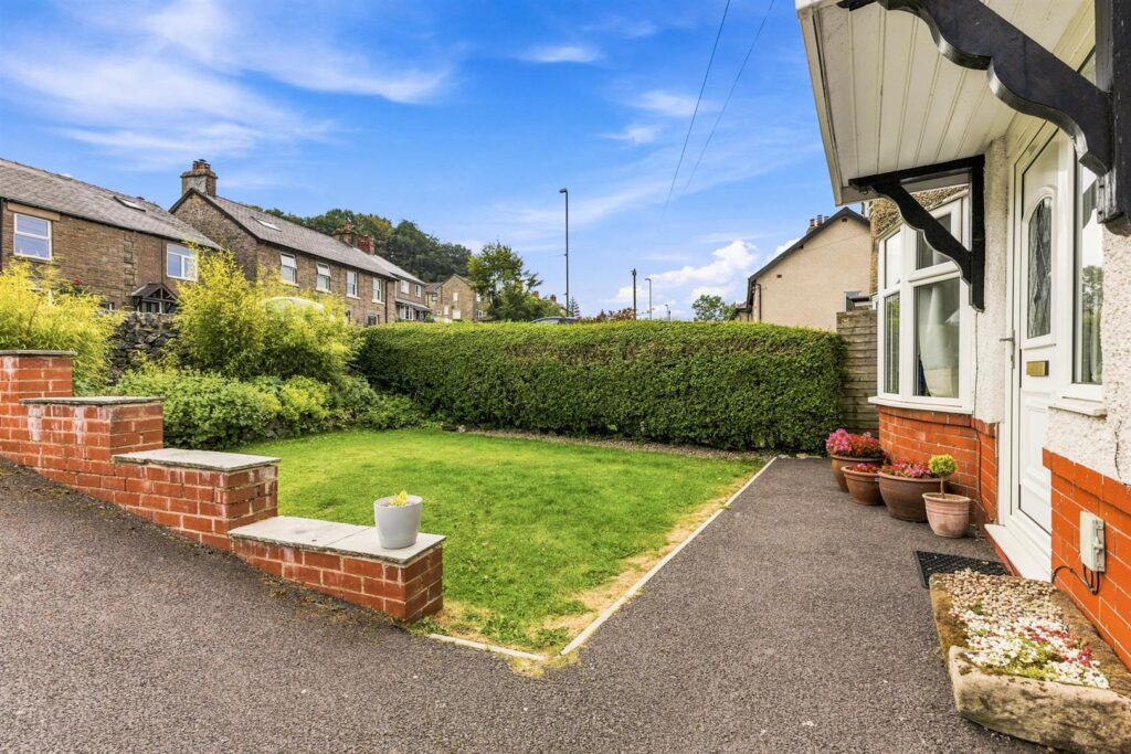 Leek Road, Buxton, Derbyshire, SK17 6UD