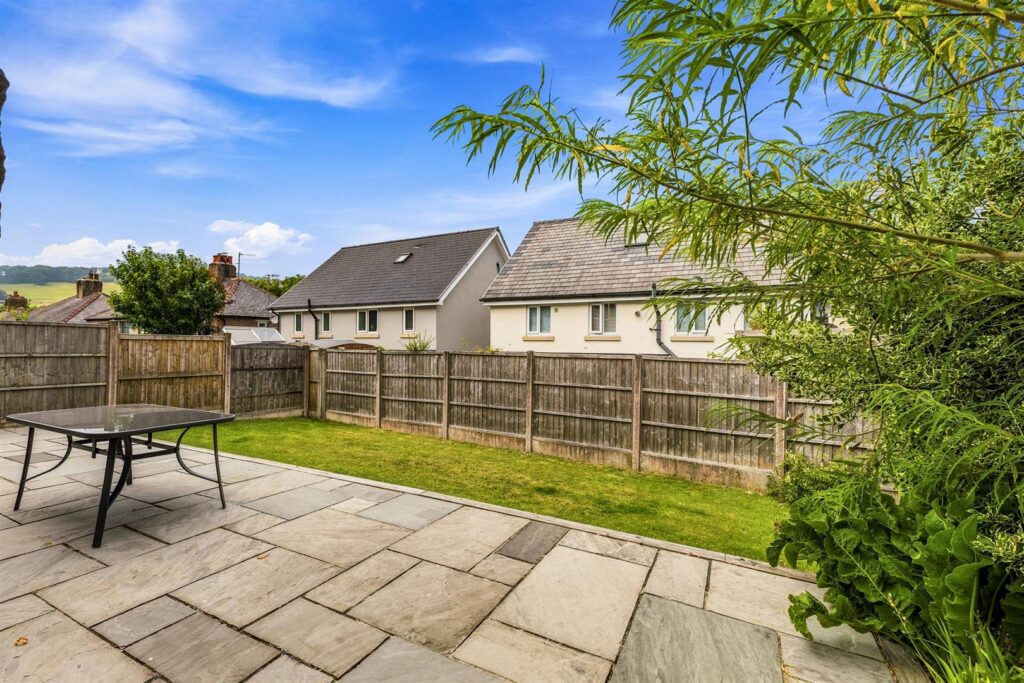 Leek Road, Buxton, Derbyshire, SK17 6UD