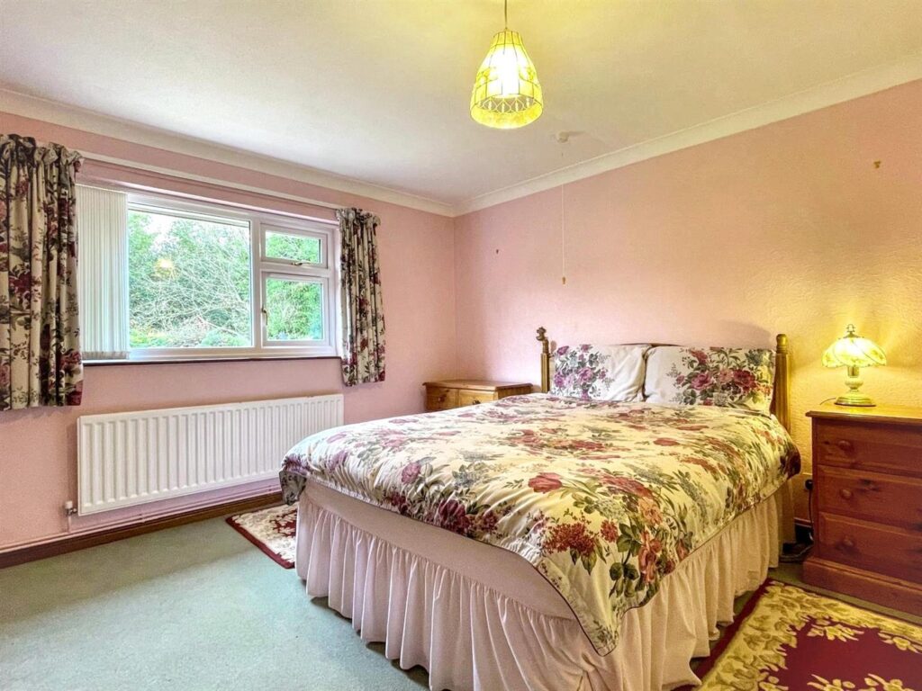 Westwood Park Drive, Leek, Staffordshire, ST13 8NG