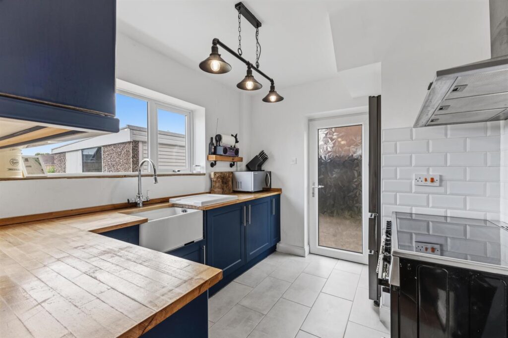 James Crescent, Werrington, Staffordshire, ST9 0DZ