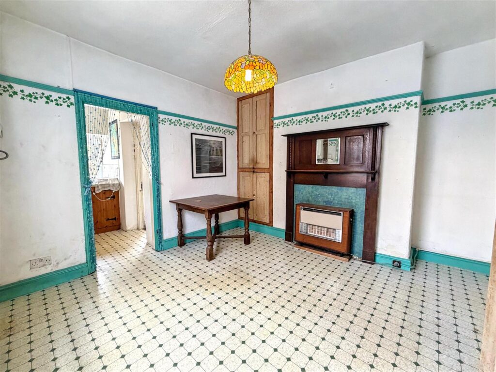 Windsor Road, Buxton, Derbyshire, SK17 7NS