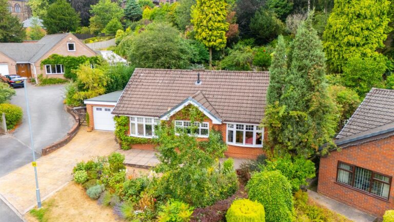 Cauldon Close, Leek, Staffordshire, ST13 5SH