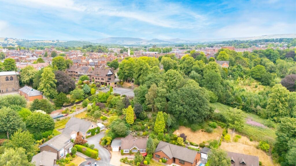 Cauldon Close, Leek, Staffordshire, ST13 5SH