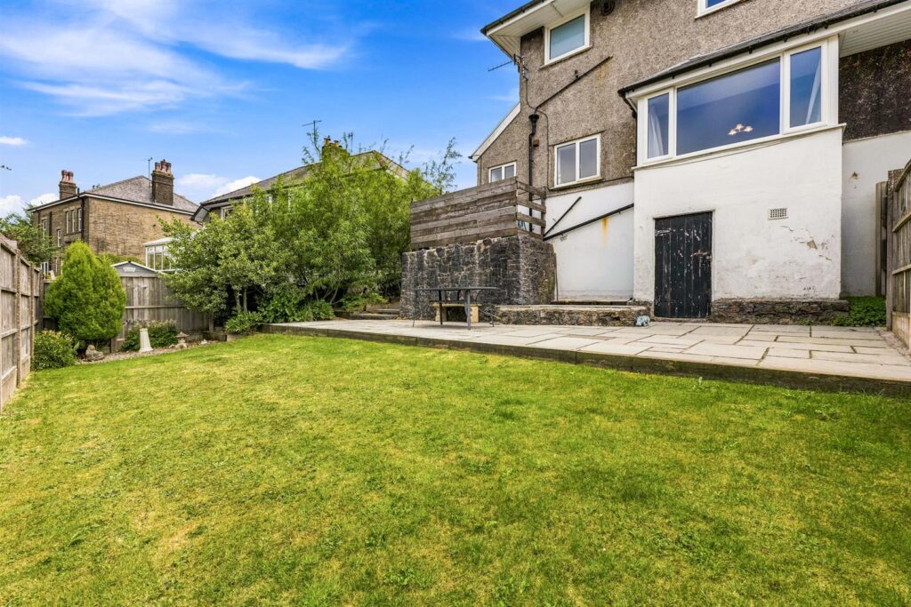 Leek Road, Buxton, Derbyshire, SK17 6UD