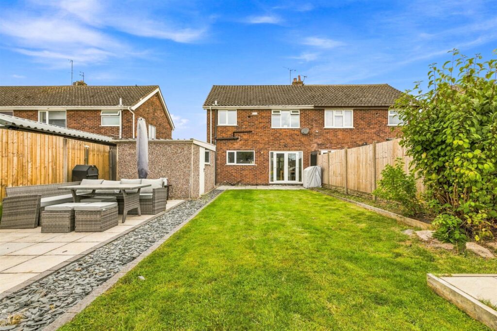 James Crescent, Werrington, Staffordshire, ST9 0DZ