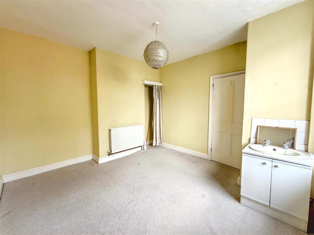 Windsor Road, Buxton, Derbyshire, SK17 7NS