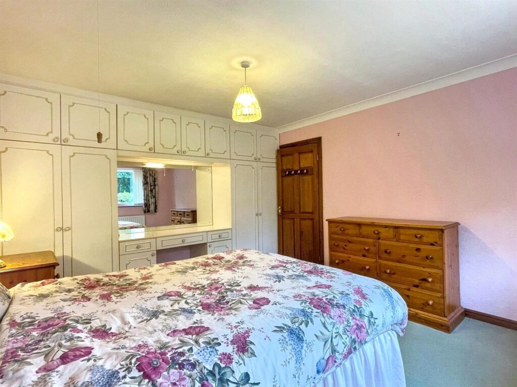 Westwood Park Drive, Leek, Staffordshire, ST13 8NG