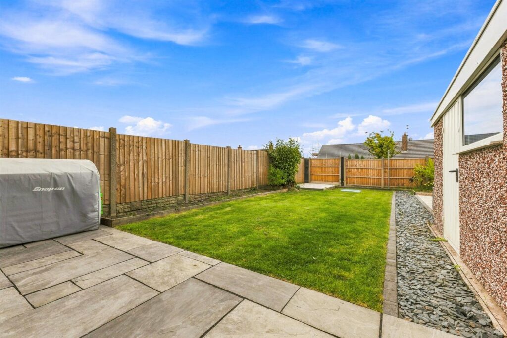James Crescent, Werrington, Staffordshire, ST9 0DZ