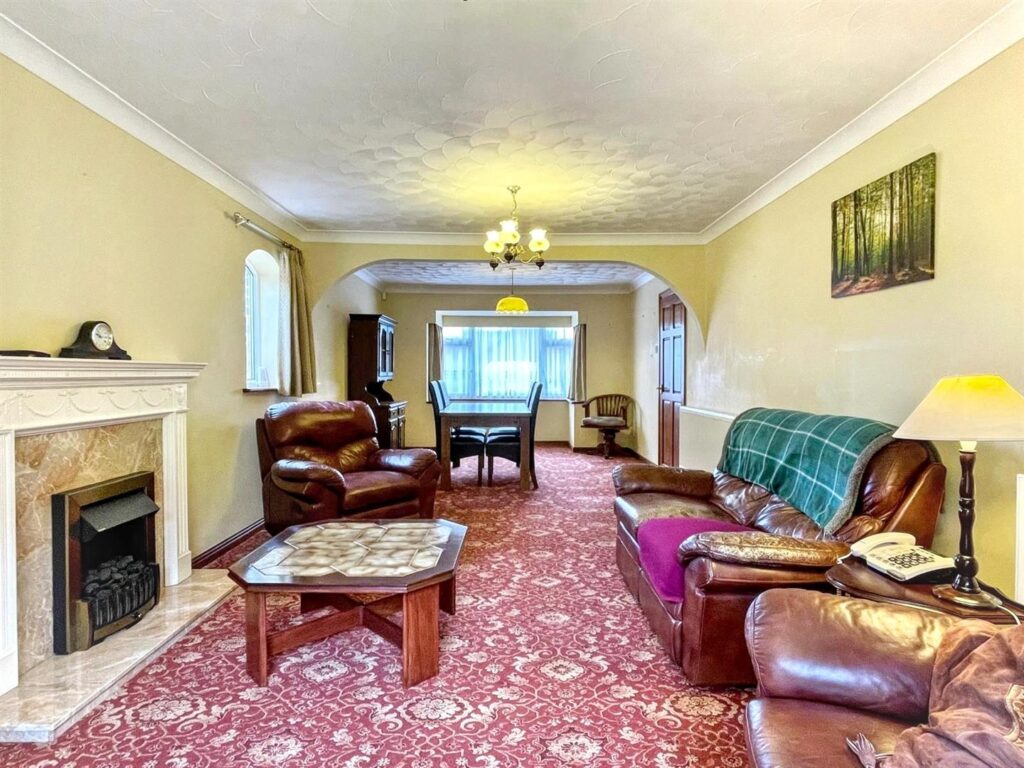 Westwood Park Drive, Leek, Staffordshire, ST13 8NG