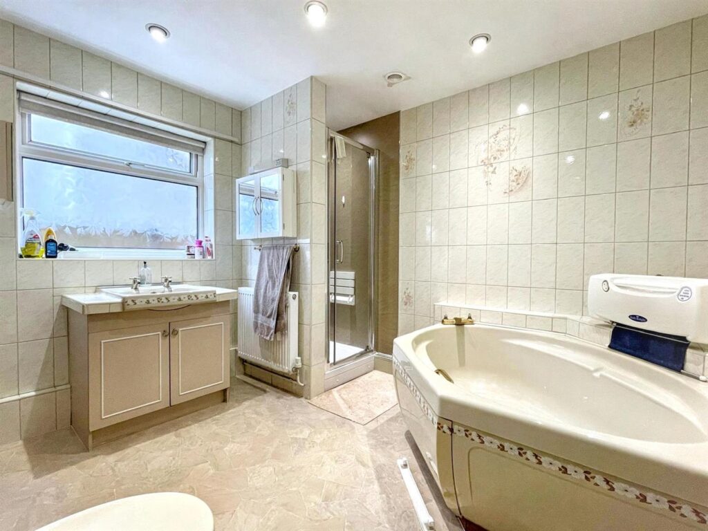 Westwood Park Drive, Leek, Staffordshire, ST13 8NG
