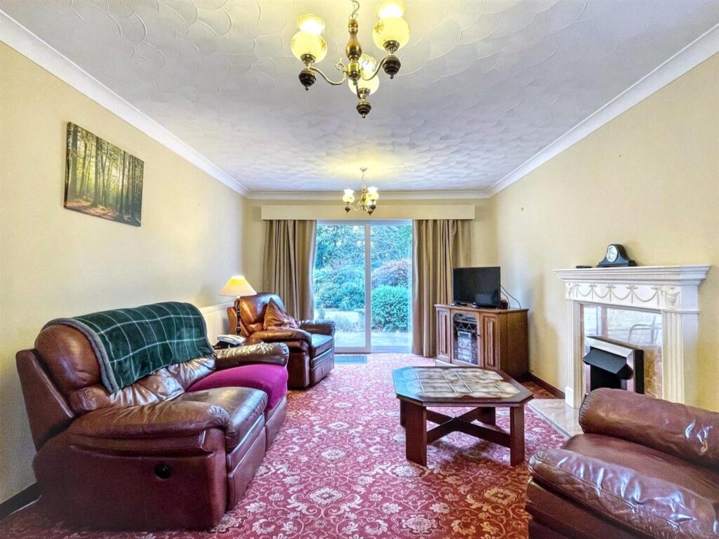 Westwood Park Drive, Leek, Staffordshire, ST13 8NG