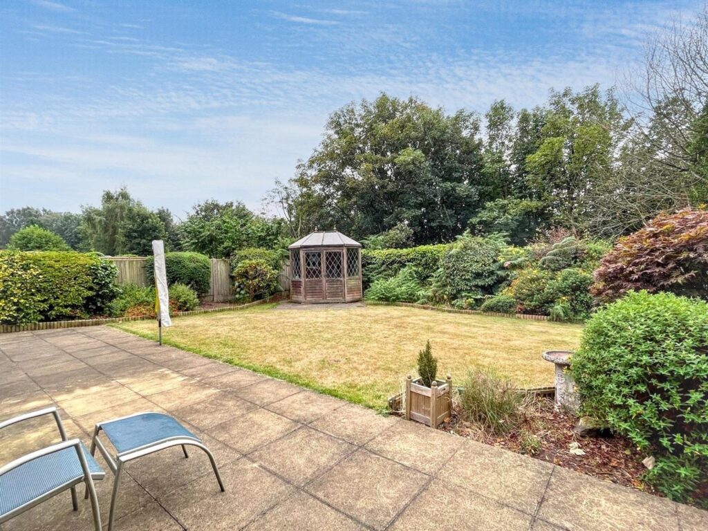 Westwood Park Drive, Leek, Staffordshire, ST13 8NG