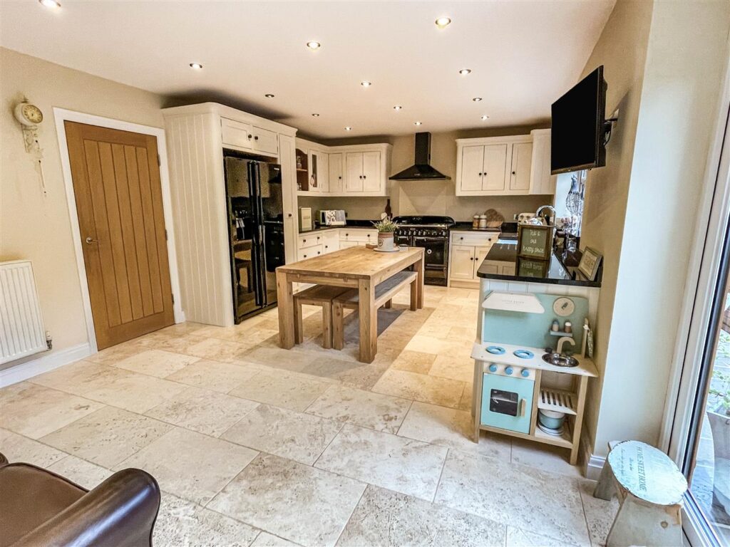 Bluebell House, Cheddleton Road, Leek, ST13 5QZ