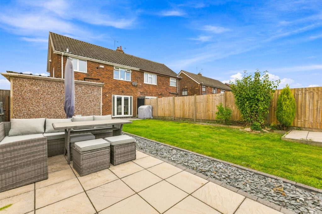 James Crescent, Werrington, Staffordshire, ST9 0DZ