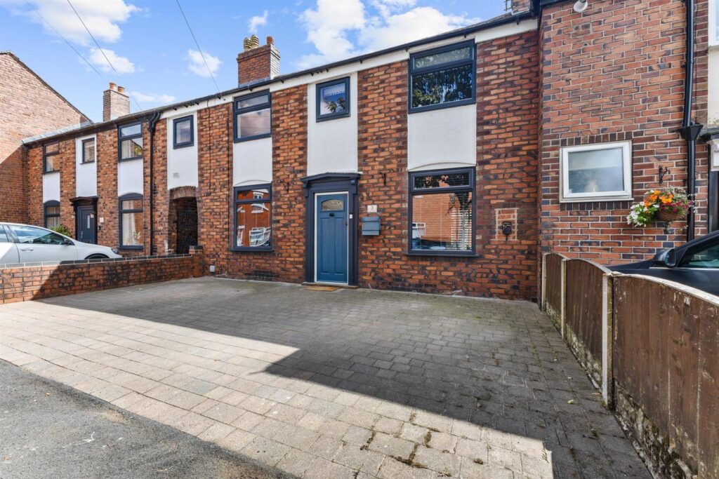 Hillswood Avenue, Leek, Staffordshire, ST13 8EQ