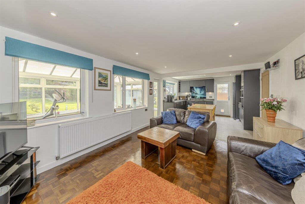 Errwood Avenue, Buxton, Derbyshire, SK17 9BD