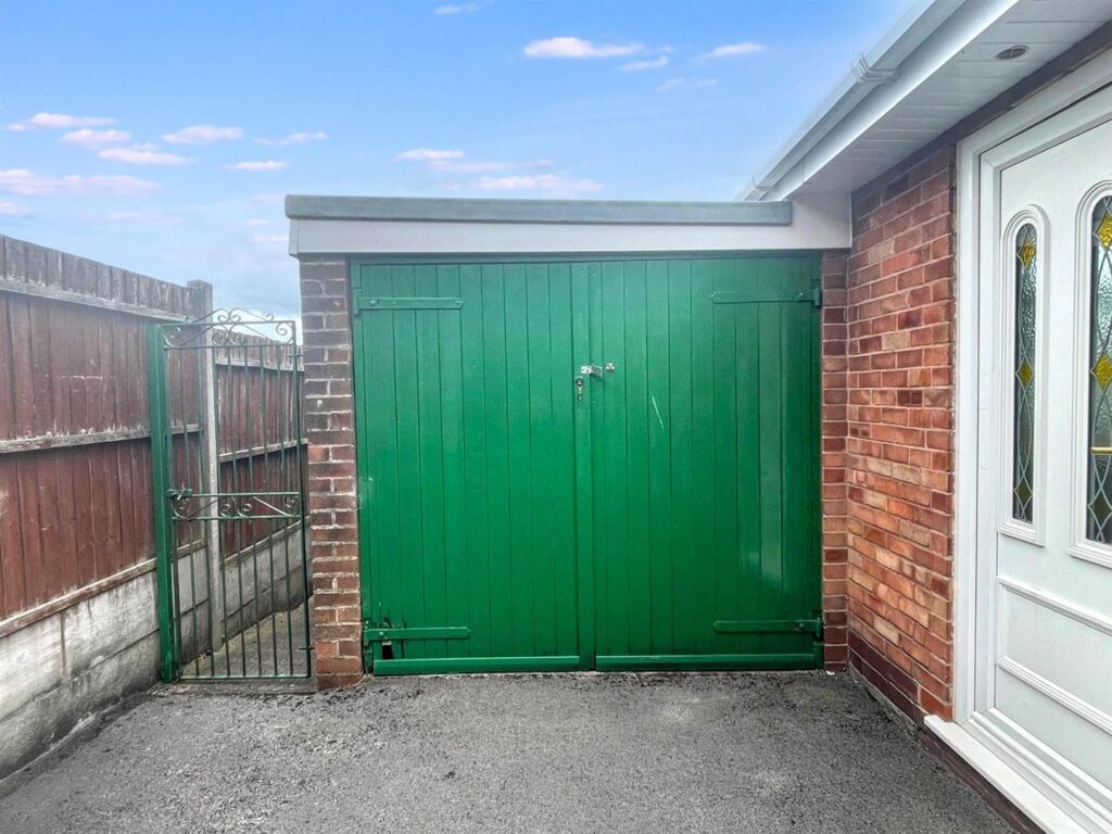 Dalehouse Road, Cheddleton, Staffordshire, ST13 7JL