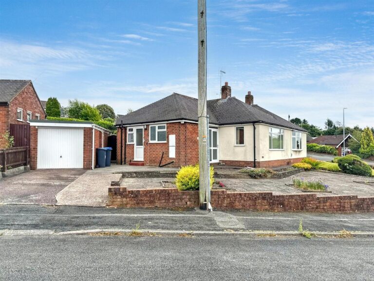 Moorland Road, Leek, Staffordshire, ST13 5BW