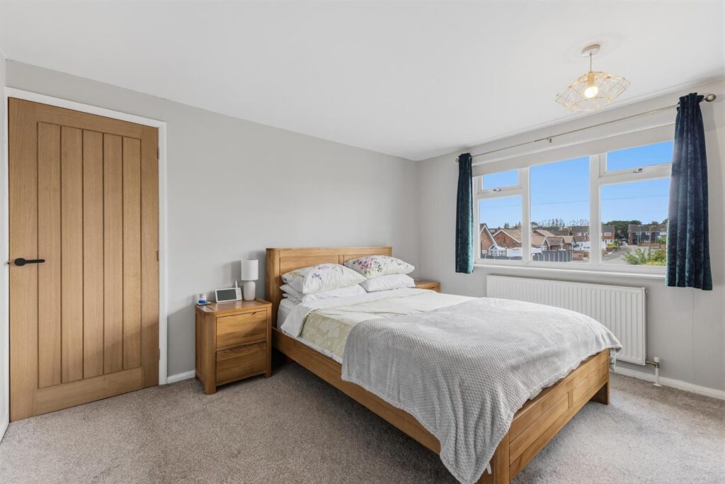 James Crescent, Werrington, Staffordshire, ST9 0DZ