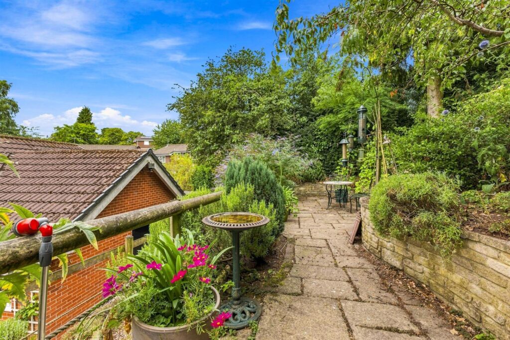 Cauldon Close, Leek, Staffordshire, ST13 5SH