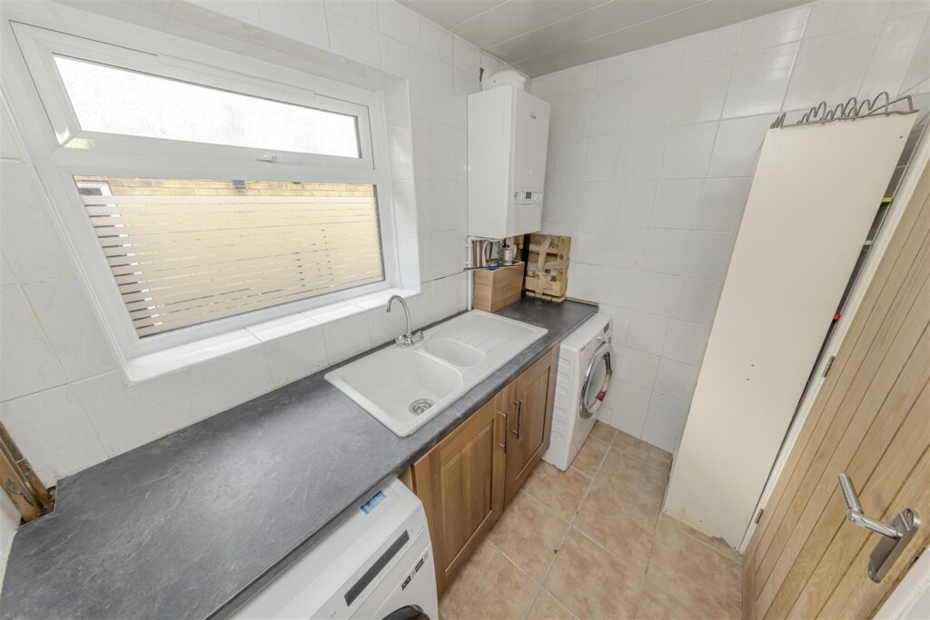 Errwood Avenue, Buxton, Derbyshire, SK17 9BD