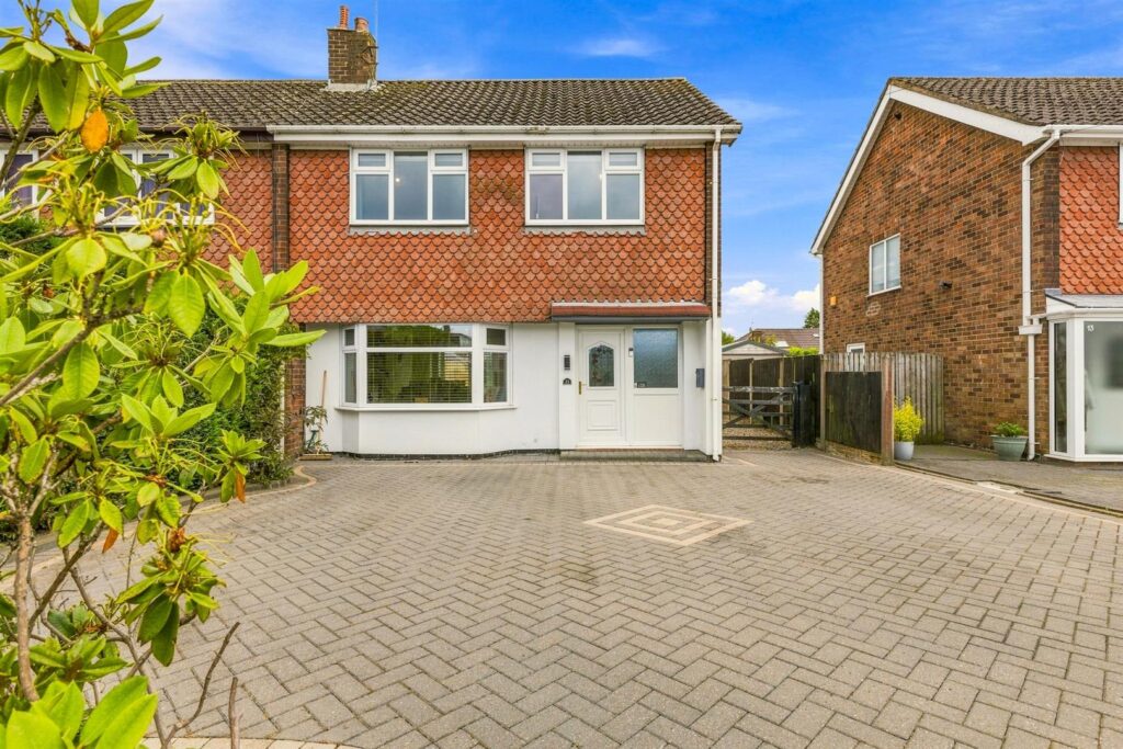 James Crescent, Werrington, Staffordshire, ST9 0DZ