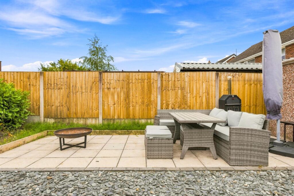 James Crescent, Werrington, Staffordshire, ST9 0DZ