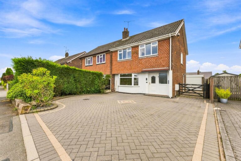 James Crescent, Werrington, Staffordshire, ST9 0DZ