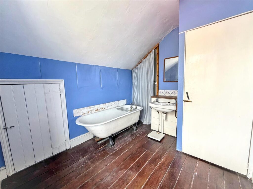 Windsor Road, Buxton, Derbyshire, SK17 7NS
