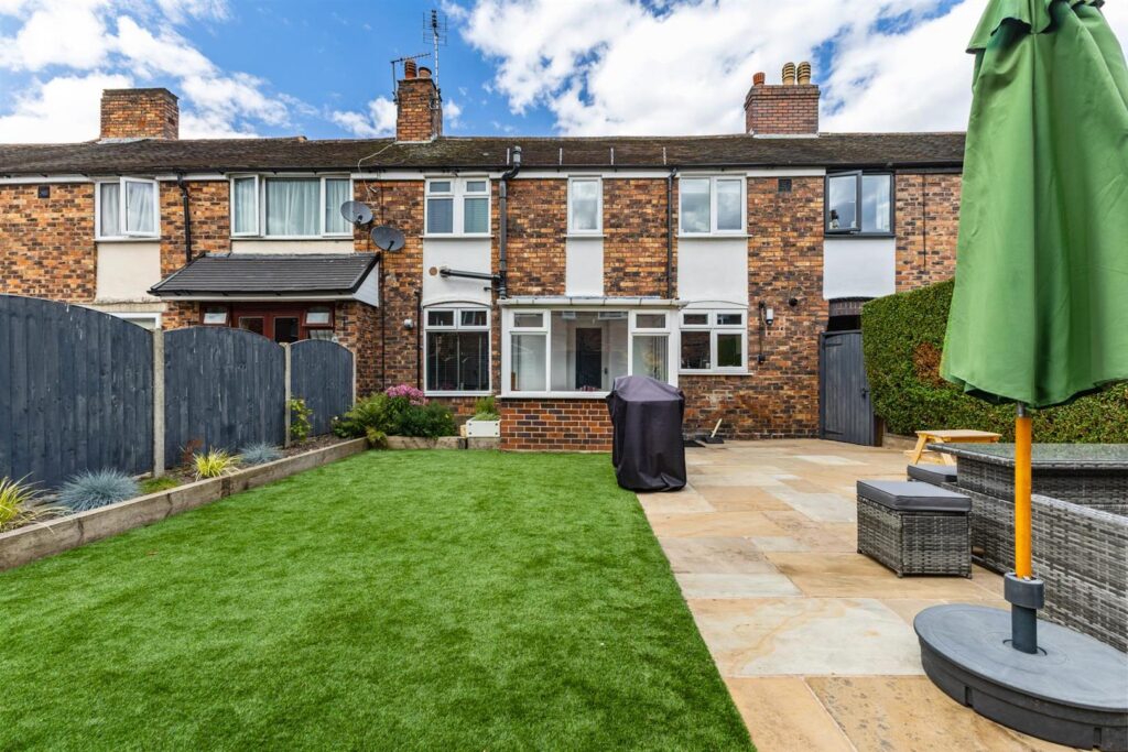 Hillswood Avenue, Leek, Staffordshire, ST13 8EQ