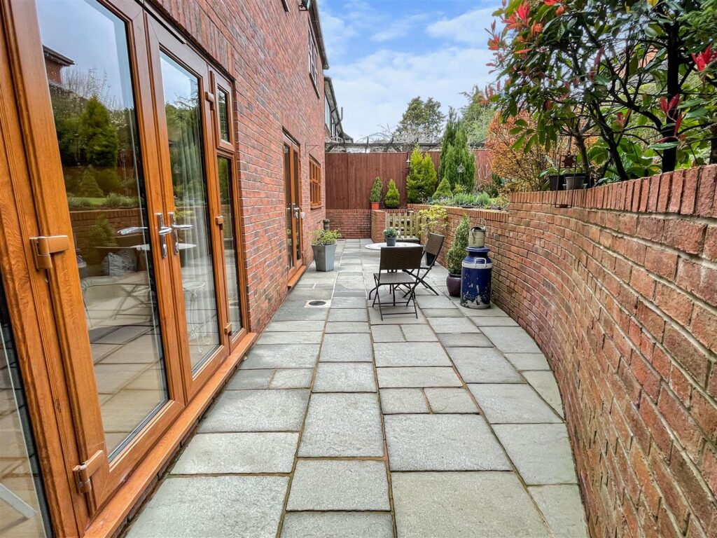 Bluebell House, Cheddleton Road, Leek, ST13 5QZ