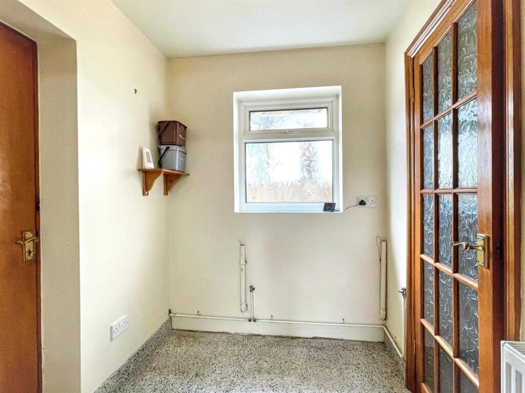 Westwood Park Drive, Leek, Staffordshire, ST13 8NG