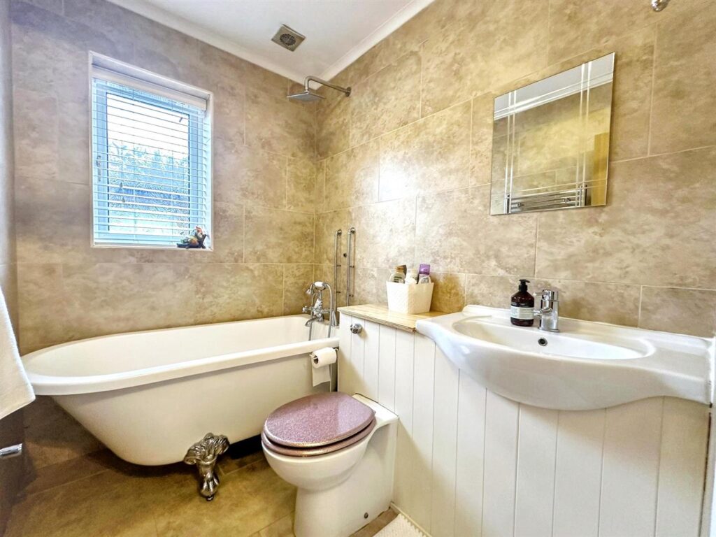 Rennie Crescent, Cheddleton, Leek