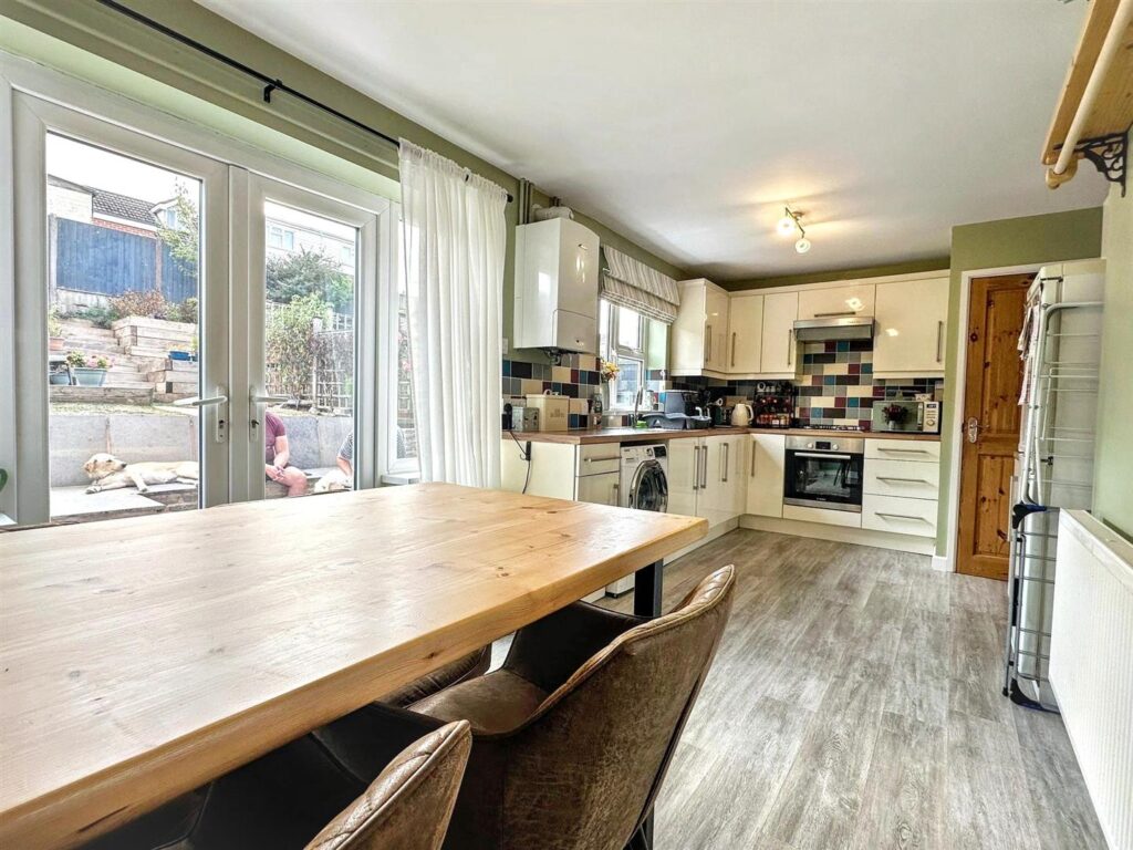 Melrose Avenue, Meir Heath, Staffordshire, ST3 7LY