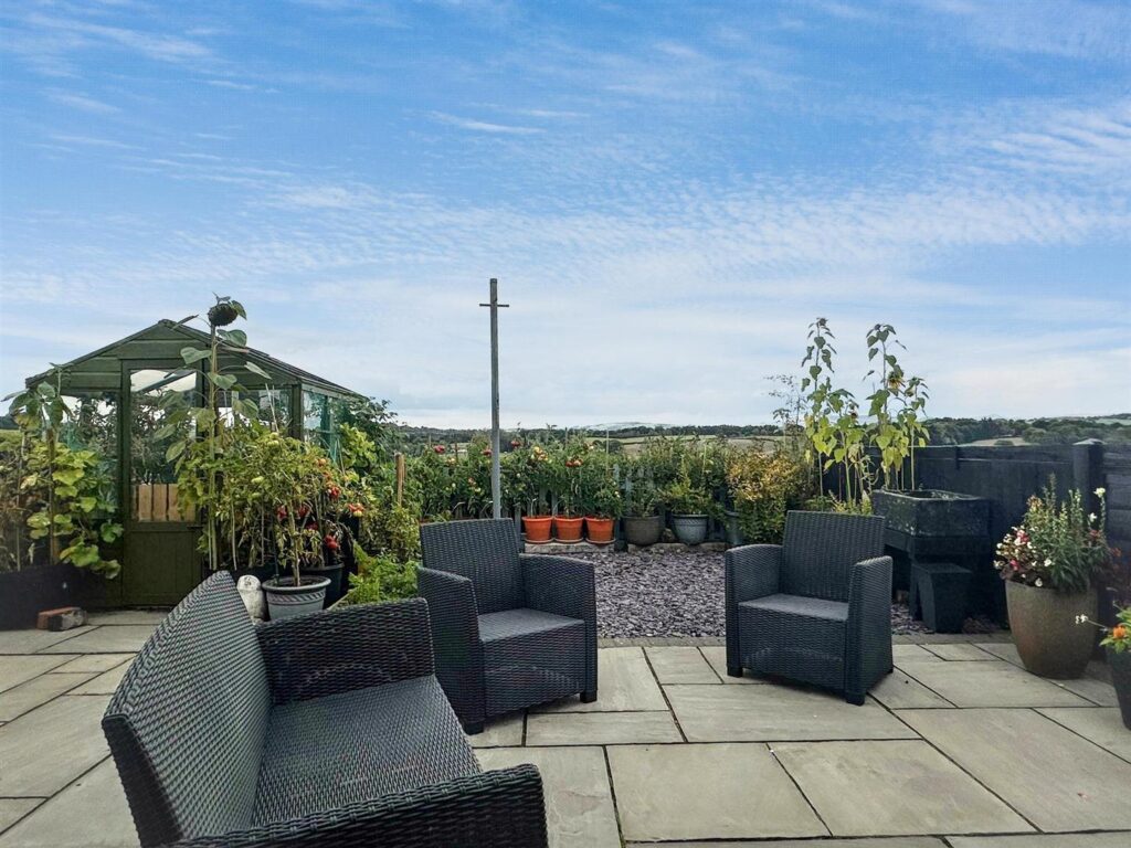Rennie Crescent, Cheddleton, Leek