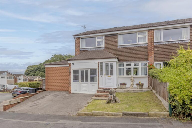 Coopers Close, Leek, Staffordshire, ST13 8JL