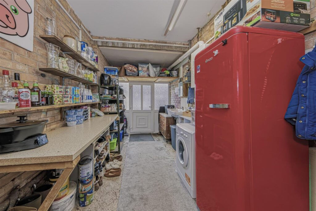 Coopers Close, Leek, Staffordshire, ST13 8JL