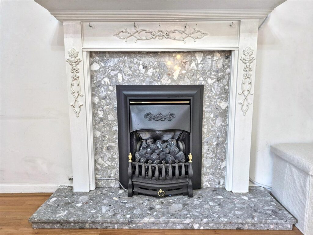 Chatsworth Drive, Werrington, Staffordshire, ST9 0PA
