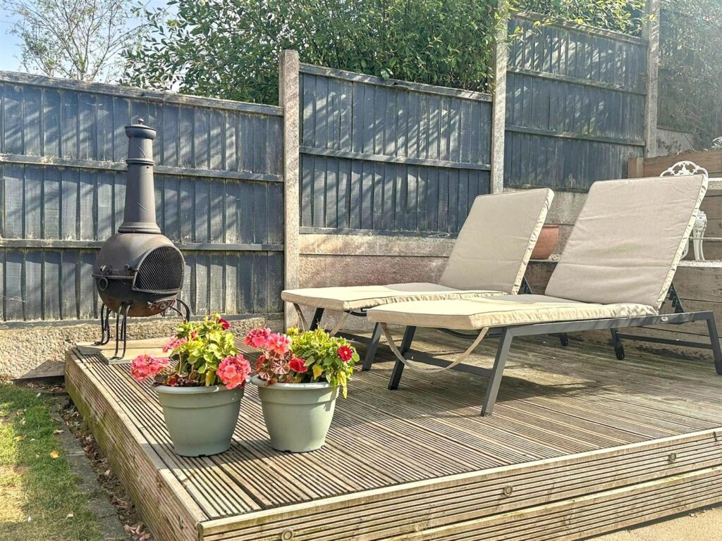 Melrose Avenue, Meir Heath, Staffordshire, ST3 7LY
