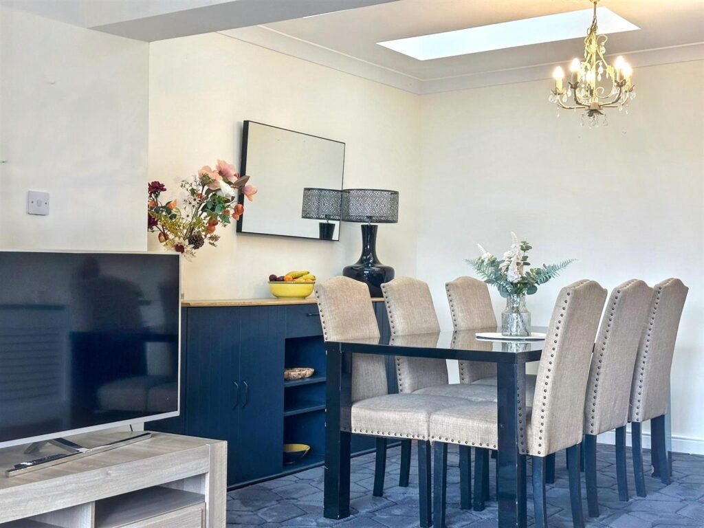 Rennie Crescent, Cheddleton, Leek