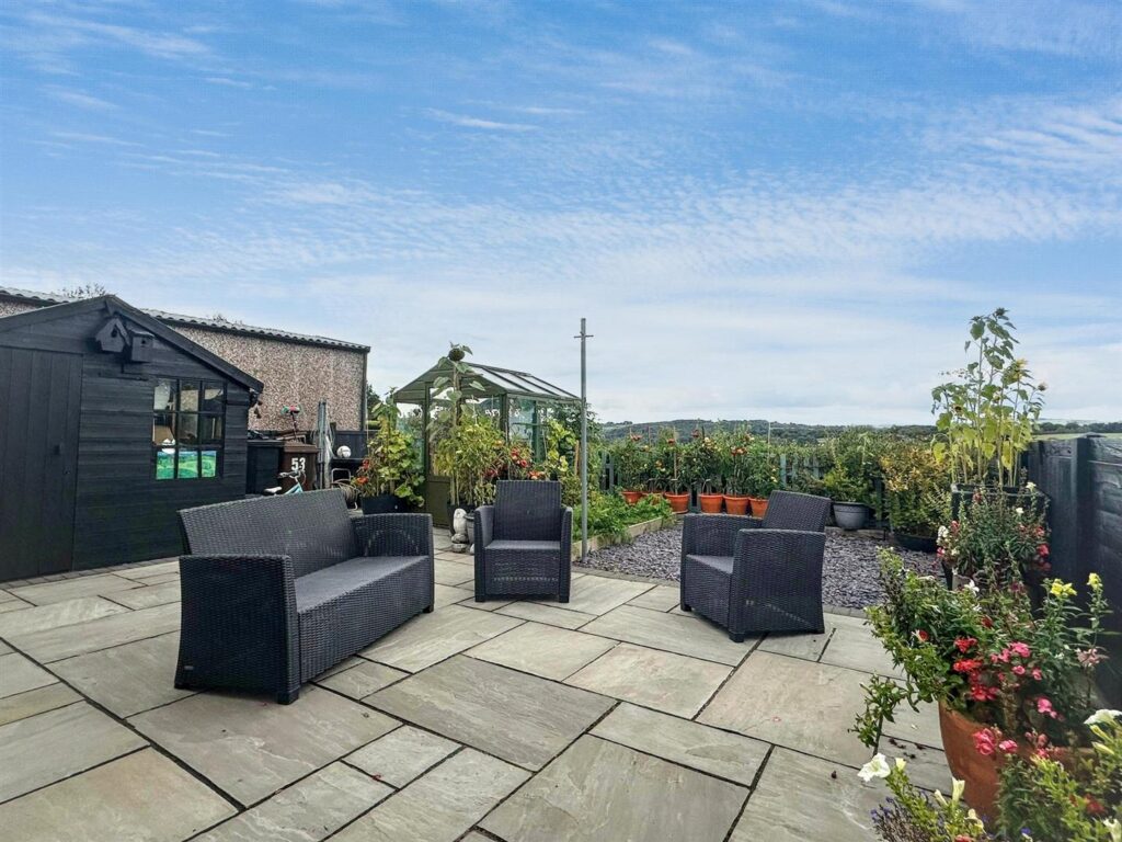 Rennie Crescent, Cheddleton, Leek
