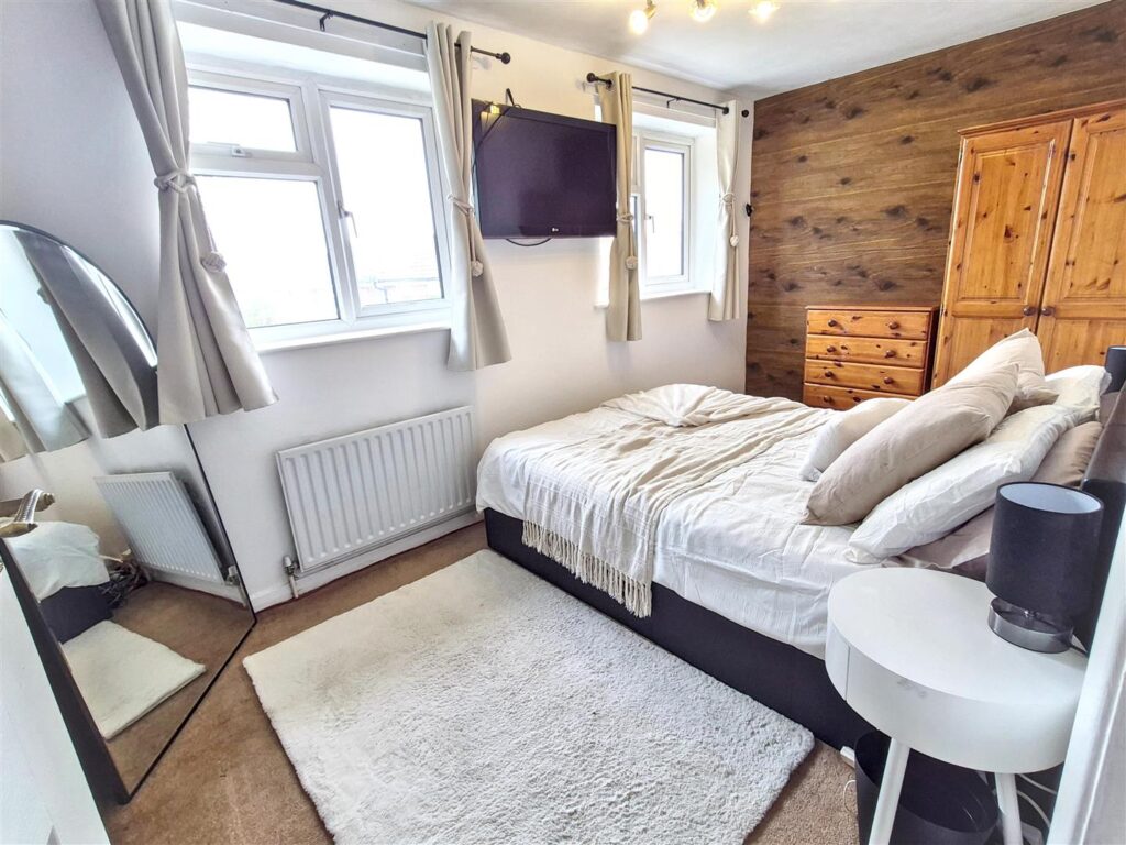 Chatsworth Drive, Werrington, Staffordshire, ST9 0PA