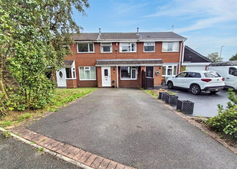 Chatsworth Drive, Werrington, Staffordshire, ST9 0PA