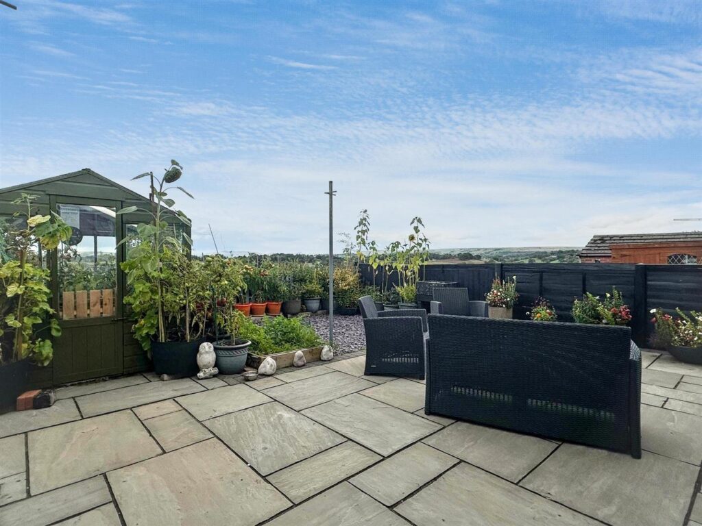 Rennie Crescent, Cheddleton, Leek