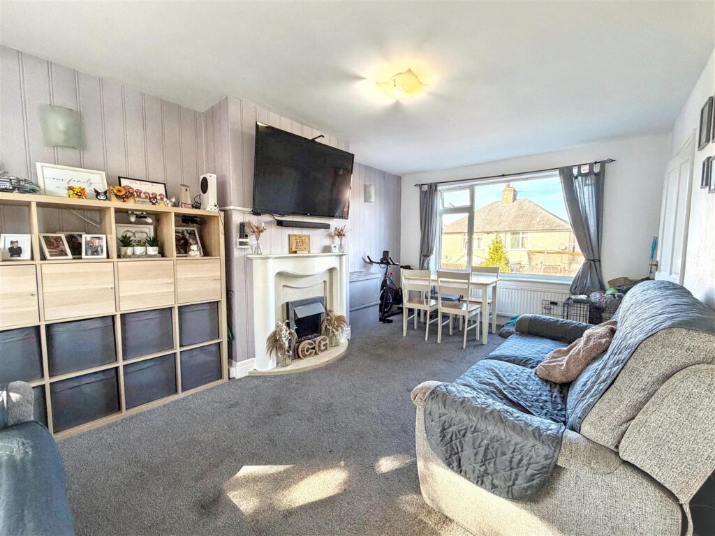 Milnbank Avenue, Buxton, Derbyshire, SK17 7PS.