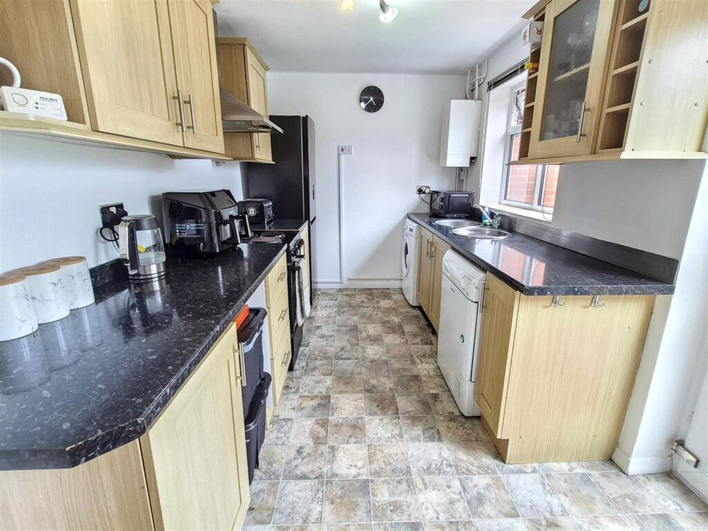 Chatsworth Drive, Werrington, Staffordshire, ST9 0PA