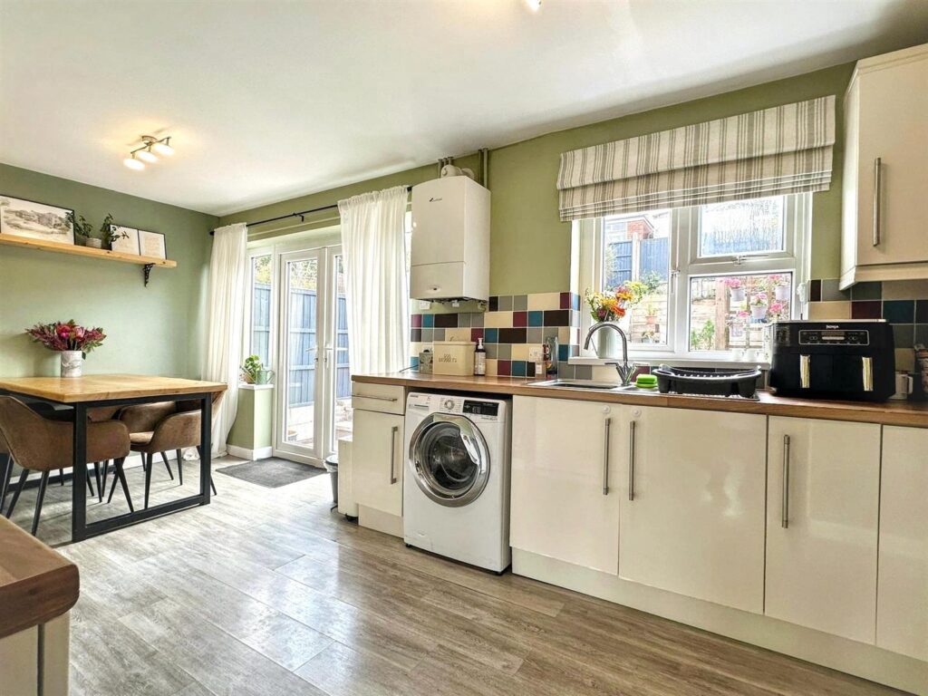 Melrose Avenue, Meir Heath, Staffordshire, ST3 7LY
