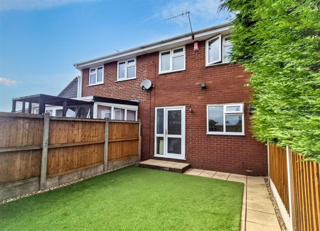 Chatsworth Drive, Werrington, Staffordshire, ST9 0PA
